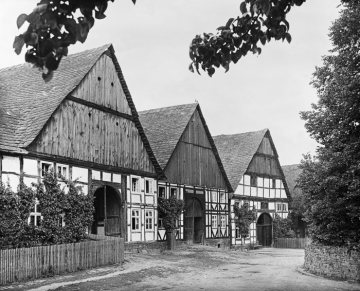 Drei Fachwerkhäuser der Kirchstraße von Godelheim