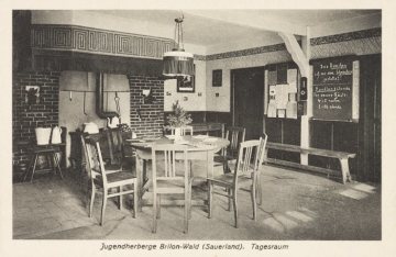 Tagesraum der Jugendherberge in Brilon-Wald: 1923 von der Ortsgruppe Brilon für das Deutsche Jugendherbergswerk erbaut, undatiert