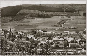 Ortsansicht von Burbach mit der Jugendherberge im Hintergrund, undatiert (1960er Jahre?)
