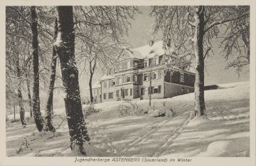 Winteridylle an der Jugendherberge in Neuastenberg (Gemeinde Winterberg), undatiert (1930er/1940er Jahre?)
