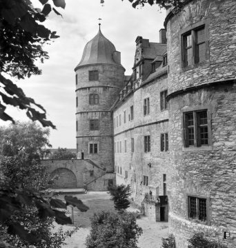 Die Wewelsburg: Schrägansicht der Südseite mit Blick zum Südturm
