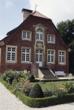 Haus Rüschhaus von der Gartenseite, erbaut 1745 ff. von Johann Conrad Schlaun zur Eigennutzung, 1826-1846 Wohnsitz der Annette von Droste-Hülshoff, seit 1936 Droste-Museum.