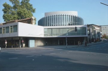 Theater Münster, erbaut 1952-1956 nach Entwürfen der Architekten Harald Deilmann, Max von Hausen, Ortwin Rave und Werner Ruhnau (Voßgasse/Neubrückstraße). Undatiert, um 1973?