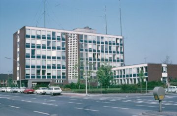 Gebäude der Polizeidirektion, erbaut 1960-1965 am Friesenring 43