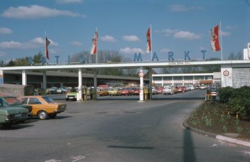 Tankstelle und Parkplatz am Einkaufszentrum Ratio- Markt, Albersloher Weg
