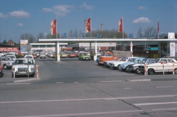 Tankstelle und Parkplatz am Einkaufszentrum Ratio- Markt, Albersloher Weg