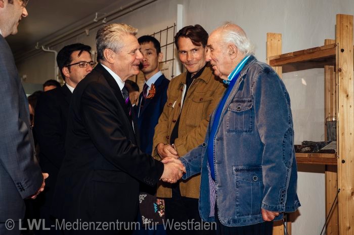 11_6028 70 Jahre Kriegsende: Besuch von Bundespräsident Gauck in der Gedenkstätte Stalag 326 (VI K) Senne am 06.05.2015
