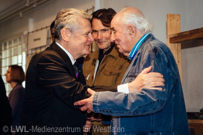 11_6029 70 Jahre Kriegsende: Besuch von Bundespräsident Gauck in der Gedenkstätte Stalag 326 (VI K) Senne am 06.05.2015