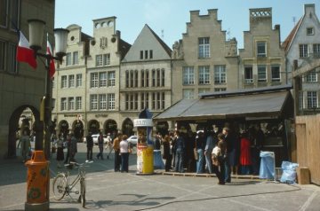 Die "Münsterwoche": Budengastronomie auf dem Lamberti-Kirchplatz