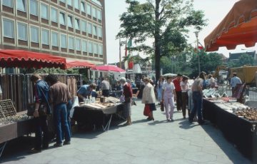 Stadtfest "Münsterwoche": Verkaufstände am Stadt- haus in der Klemensstraße
