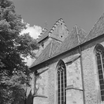 St. Brictius-Kirche, Teilansicht mit Turm