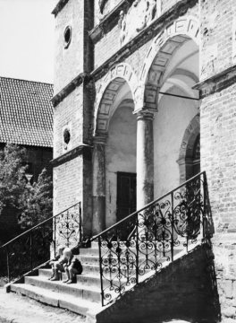 Schloss Raesfeld, Kapelle St. Sebastian: Treppe und Eingangsbereich