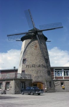 Windmühle mit Gasthof "Felsenmühle"