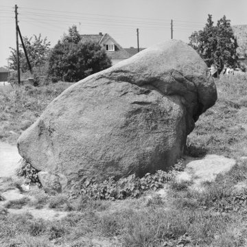 Das "Holtwicker Ei", Findling aus Granit in Holtwick
