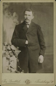 Jugendporträt des Firmengründers Josef Grobbel (1848-1932)