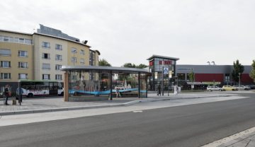 Stadt Schwerte - Bushaltestelleninsel vom Bahnhof aus gesehen