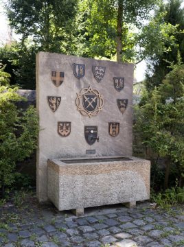 Stadt Schwerte - die Wappen aller Partnerstädte Schwertes vereinigt der Hansebrunnen auf der Mühlenstraße
