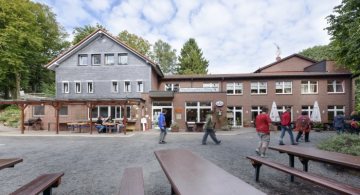 Stadt Schwerte - Naturfreundehaus Ebberg, Haupthaus mit Biergarten