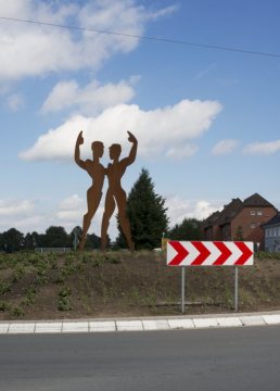 Stadt Selm - Skulptur "Schachtzeichen" vom Selmer Künstler Alfred Gockel am Kreisverkehr Kreisstraße/K44n