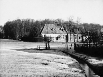 Die "alte Waldschule" mit Kinderbach in Münster-Kinderhaus, erbaut 1672/73 am Eschkamp (später "Große Wiese"), gilt als älteste Schule Deutschlands, 1934/35 Errichtung einer neuen Waldschule in unmittelbarer Nachbarschaft