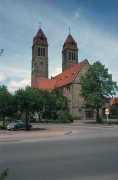 Die St. Clemens Kirche an der Marktallee/Hohe Geest, erbaut 1912/13