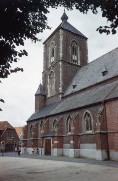 St. Walburga-Kirche in Ramsdorf, Seitenansicht mit Turm