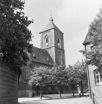 Außenansicht der St. Walburga-Kirche in Ramsdorf