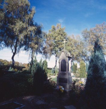 Altes Familiengrab auf dem Spradower Friedhof
