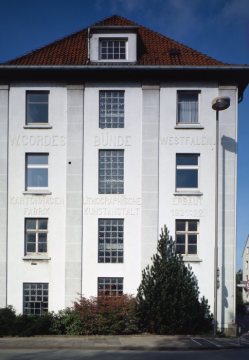 Werksgebäude des ehemaligen Kartonagefabrikanten W. Cordes (1921-22)