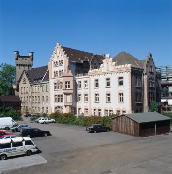 Hörder Burg, Erweiterungsbau von 1894-1913, ein Verwaltungsgebäude der Hoesch Stahl AG