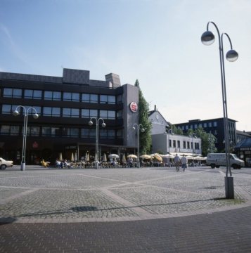 Dr. Ruer-Platz mit der Stadtsparkassen-Hauptverwaltung