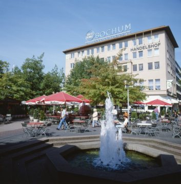 Dr. Konrad-Adenauer-Platz, beliebter Treffpunkt in der Innenstadt