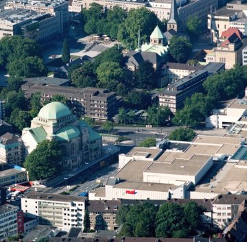Essen Stadtkern: Rathaus mit der Alten Synagoge und dem Essener Münster