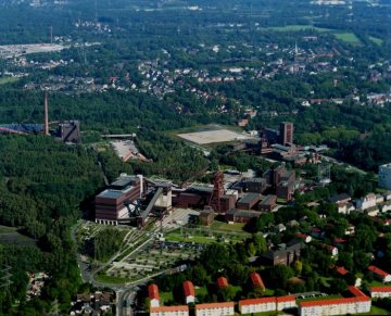 Essen-Stoppenberg: Luftaufnahme vom Unesco-Weltkulturerbe Zeche Zollverein: ehemaliges Steinkohlebergwerk, heute Architektur- und Industriedenkmal