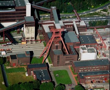 Unesco-Weltkulturerbe Zeche Zollverein in Essen-Stoppenberg: Blick auf Schacht 12: ehemaliges Steinkohlebergwerk, heute Architektur- und Industriedenkmal