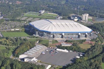 Gelsenkirchen-Erle: Blick auf die 2001 erbaute Veltins-Arena, Heimspielstätte des FC Schalke 04