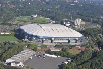 Luftaufnahme von der Veltins-Arena in Gelsenkirchen-Erle, Heimspielstätte des FC Schalke 04