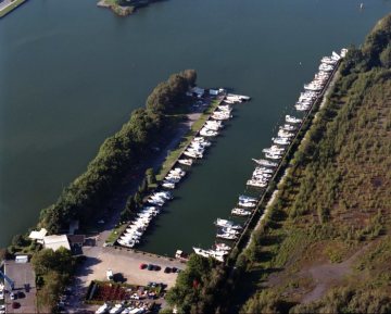 Rhein-Herne-Kanal in Castrop-Rauxel-Pöppinghausen: Automobil- und Motorbootclub (AMC) Castrop-Rauxel: Luftaufnahme vom König-Ludwig-Hafen, ehemaliger Hafen der Deutschen Steinkohle AG