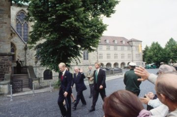 Besuch von Papst Johannes Paul II am 22.06.1996: Min.Präs. Johannes Rau auf dem Weg zum Dom