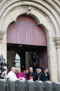 Papstbesuch am 22.06.1996: Johannes Paul II vor dem Portal des St. Liborius-Domes