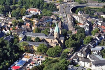 Essen-Werden: Luftaufnahme rund um die Abteikirche St. Ludgerus: Im 9. Jahrhundert erbaut, im 13. umgestaltet. Eine der bedeutendsten spätromanischen Kirchen im Rheinland