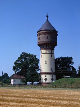 Baudenkmal Wasserturm, errichtet 1901, 40 m hoch (Böckenförder Straße/Bundesstraße 55)