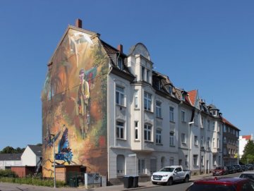 Gelsenkirchen-Ückendorf, Hausfassade Festweg 1, gestaltet von Case Maclaim - Moderne Interpretation des Gemäldes "Der Schmetterlingsjäger" (Carl Spitzweg, 1840)