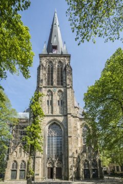 Pfarrkirche St. Nikomedes, Steinfurt-Borghorst: Außenansicht; Neugotische Hallenkirche, erbaut ab 1885, der Westturm zählt mit 99 Metern Höhe zu den drei höchsten Kirchentürmen der Region.