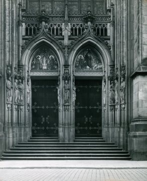 St. Lamberti-Kirche: Das Westportal mit den elf Skulpturen von Anton Rüller (1893/98)