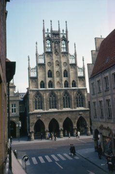 Das gotische Rathaus (errichtet 2. Hälfte 14. Jh.)