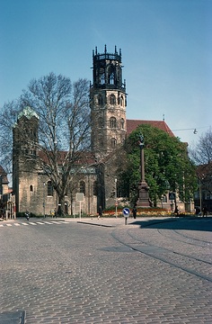 St. Ludgeri-Kirche und Mariensäule am Marienplatz