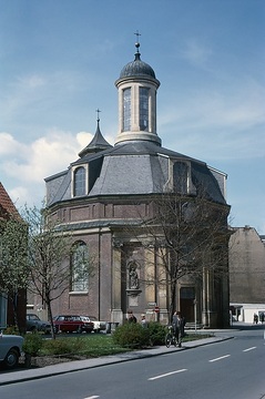 Clemenskirche, Münster, Ansicht um 1968. Erbaut 1745-1753 von Johann Conrad Schlaun als Hospitalkirche eines Klosters (nach 1811 Clemenshospital), im Zweiten Weltkrieg zerstört, 1956-1973 nach Originalplänen wiederhergestellt. 