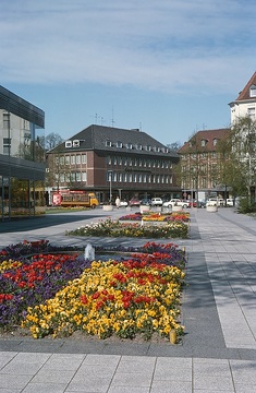 Blumenrabatten auf dem Servatiiplatz - Blick zur Salzstraße/Promenade