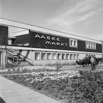 Einkaufszentrum "Aaseemarkt" in der Aasee-Stadt - eröffnet 1965, Architekt Heinz Ruhl, Essen